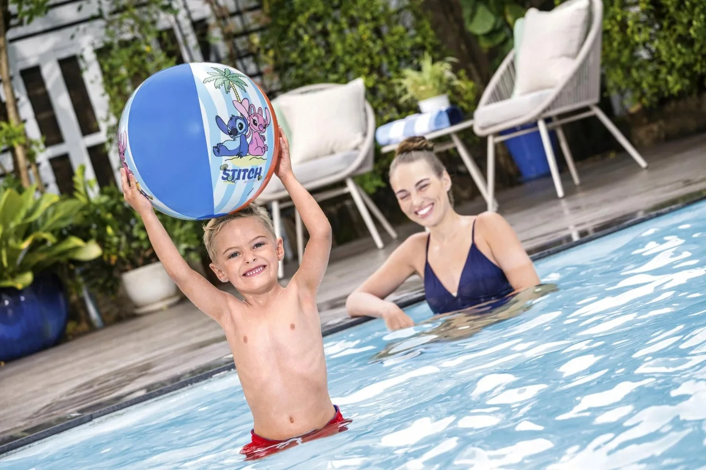Termékkép 4: Lilo és Stitch felfújható strandszörnylabda 51 cm Bestway 9104T