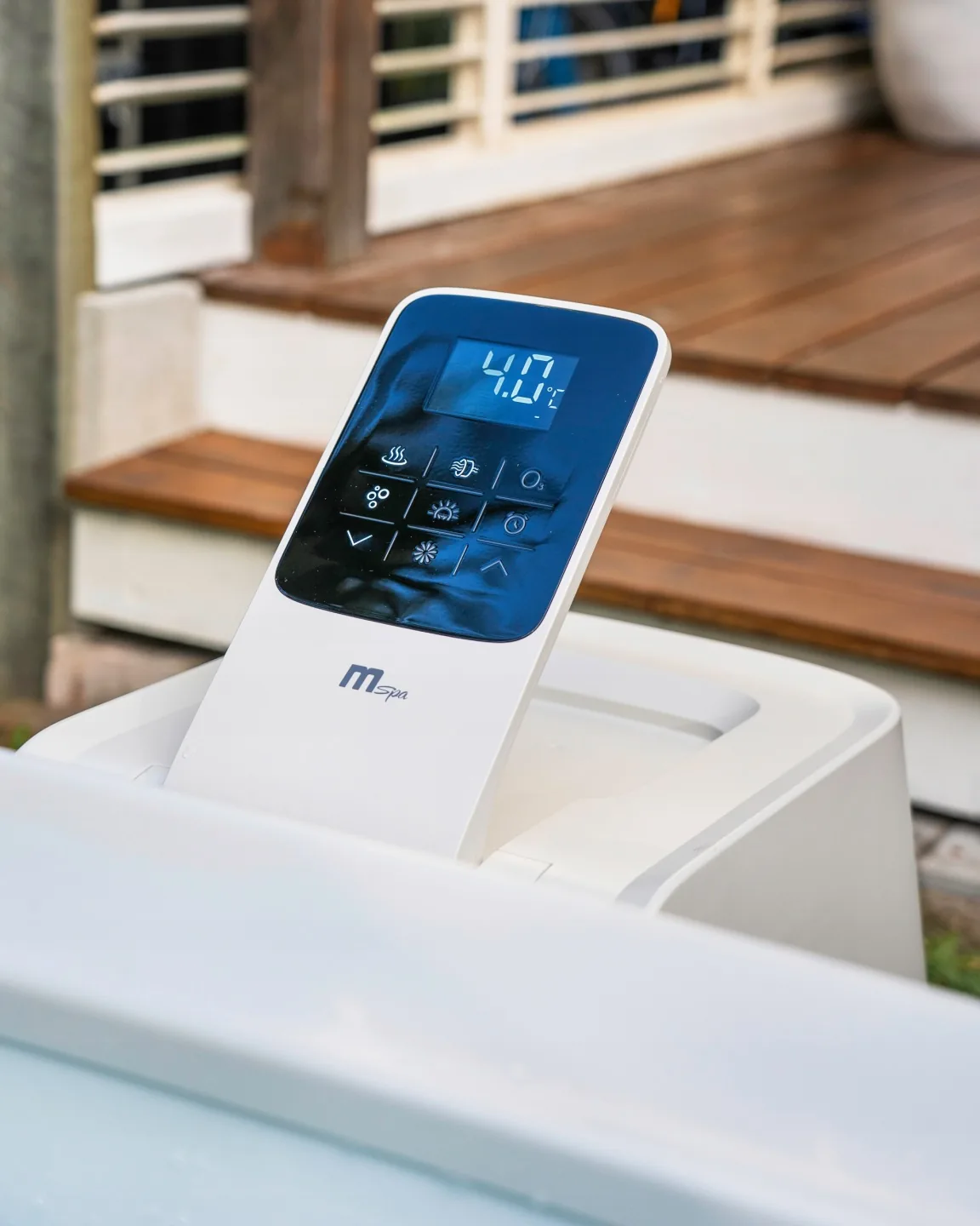 Termékkép 9: Egész évben használható, paneles hidromasszázs SPA Amber 6 személyre, mSpa LED WiFi
