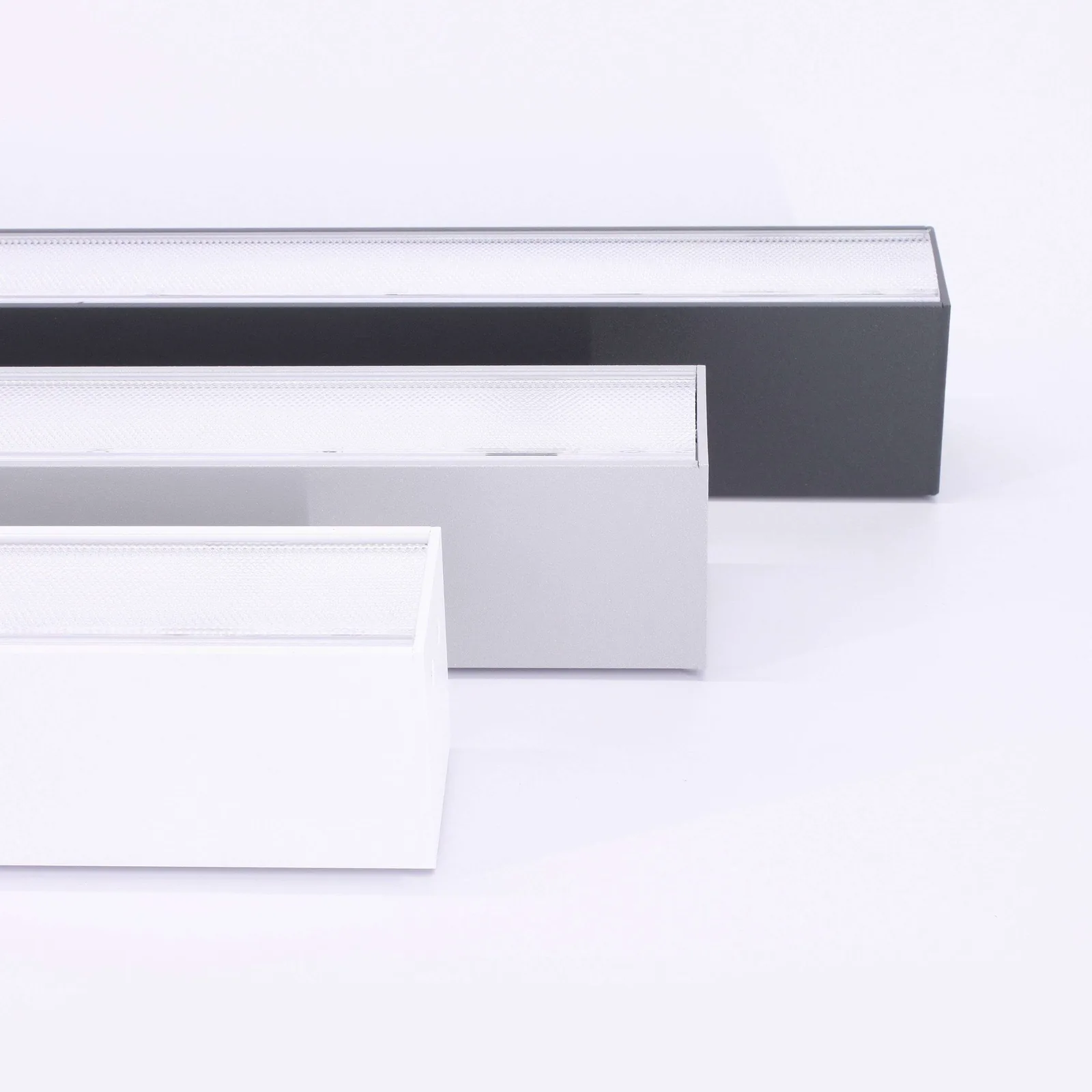 Luxmena LED linearna svetilka 112 cm 30 W 4000 K srebrna BM-C27-QLS-112A-30B-840B-9006A-1A