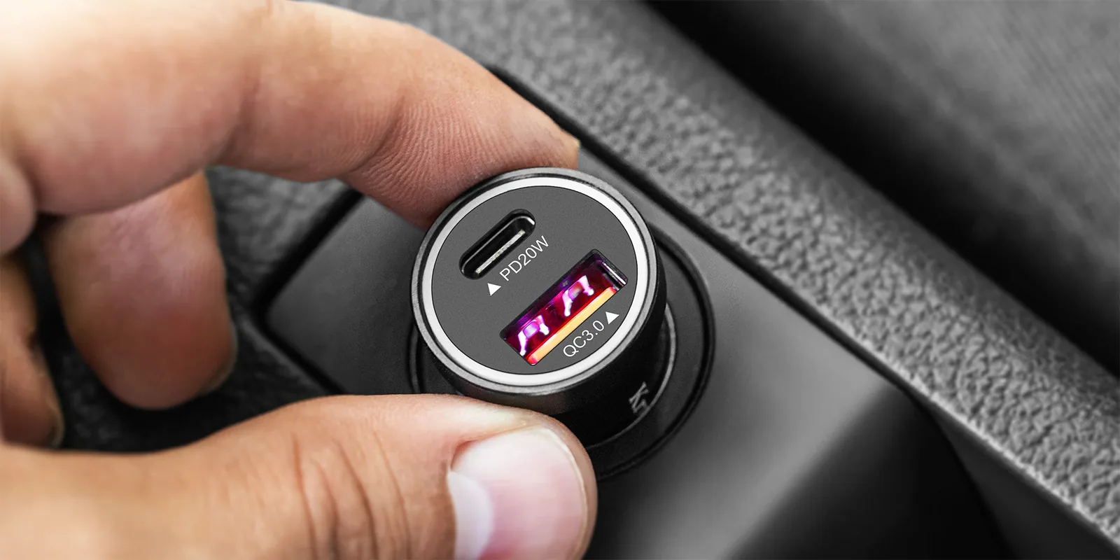 Autonabíjačka Krüger&Matz 38 W USB-A + USB-C s rýchlym nabíjaním L-KM0873 detail 5