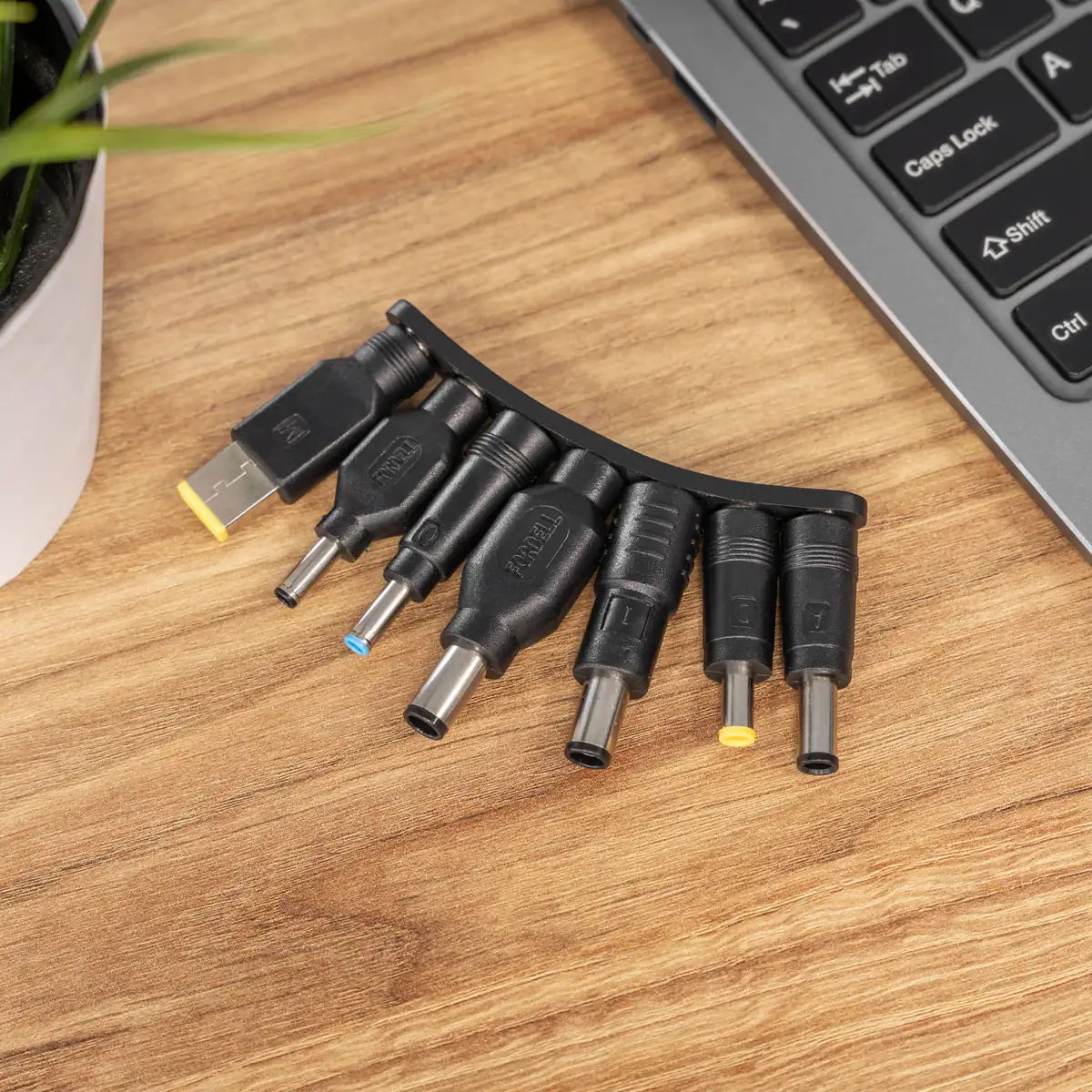 Univerzálny napájací adaptér na notebook 65 W USB-C PD, 7 koncoviek, Krüger&Matz L-KM1450-65 detail 3
