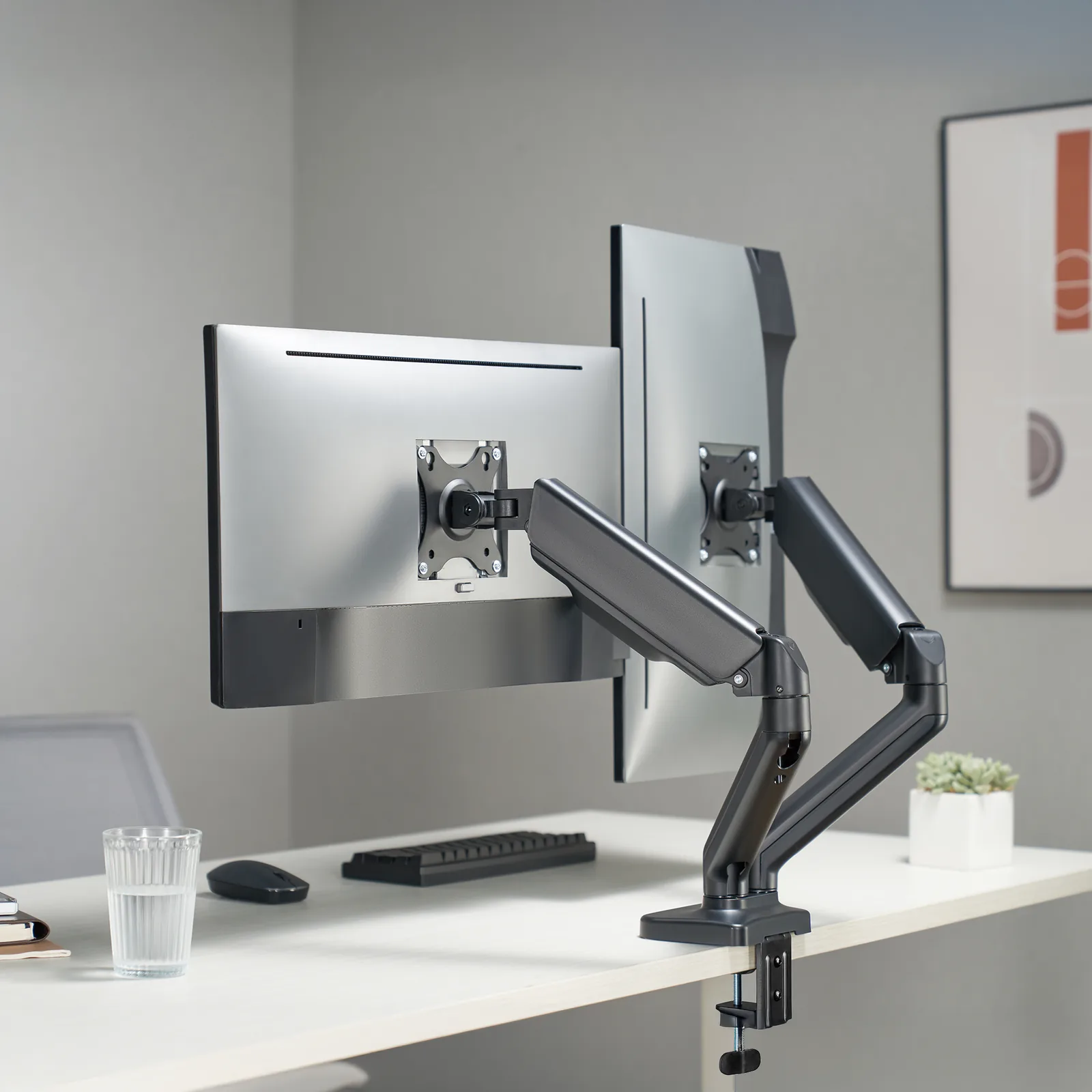 Polohovateľný držiak na 2 monitory 17–32" na stôl L-UCH0208-2 detail 2